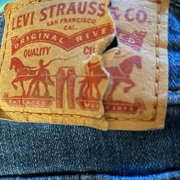 Levi’s 311 Shaping Skinny Jean’s - Picture 4 of 9